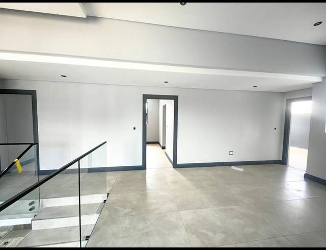 5 BEDROOM HOUSE FOR SALE IN MIDSTREAM HEIGHTS